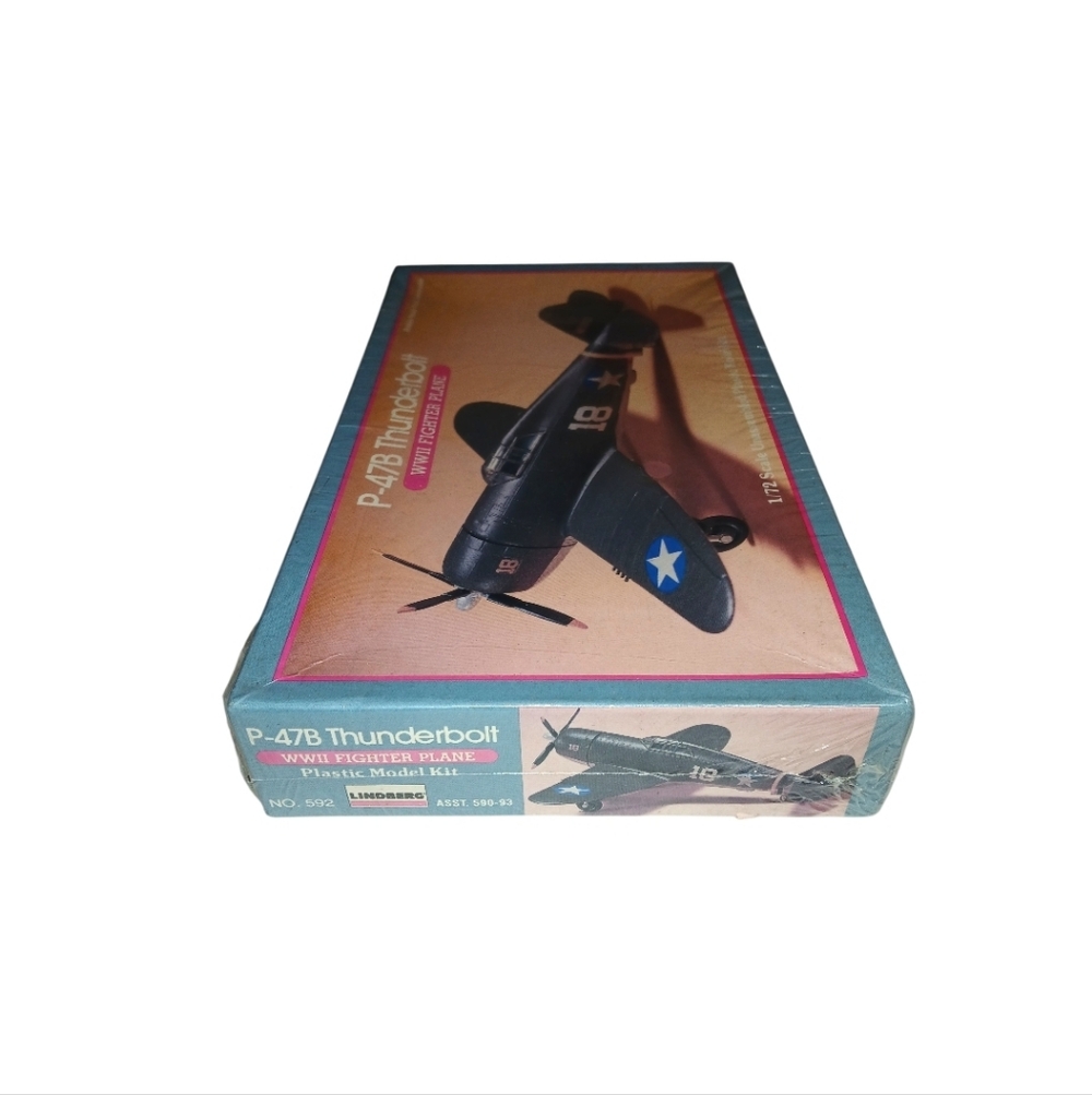 Vintage NEW Thunderbolt P-47B Model WW2 Plane Kit New In Sealed Box - Picture 2 of 4